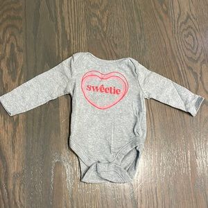 Old Navy ❤️ One Piece Unisex Heart Graphic Long-Sleeve Bodysuit For Baby